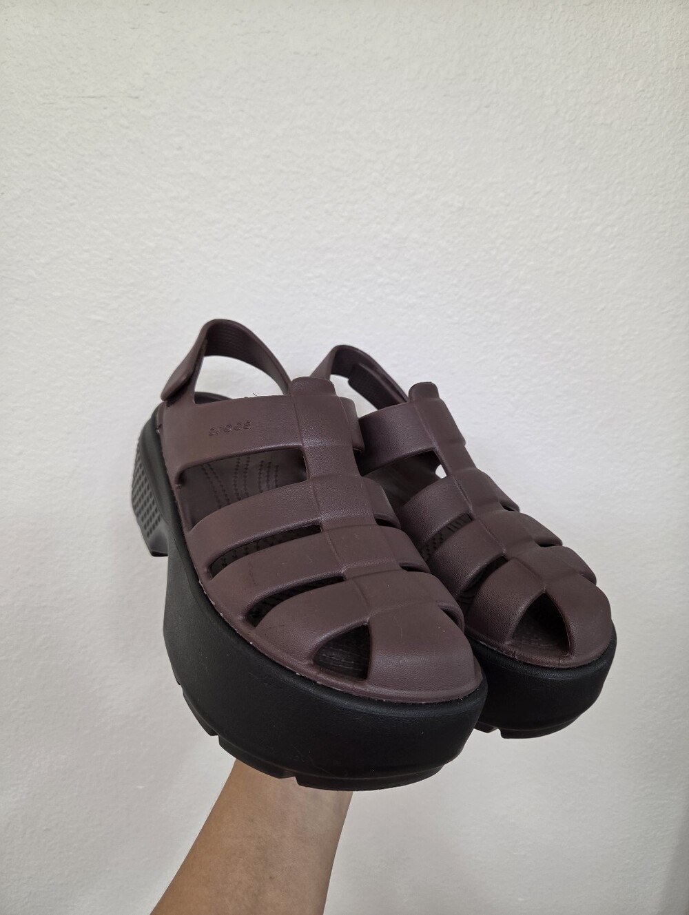 CROCS Women’s Dark Brown Platform Fisherman Sandals